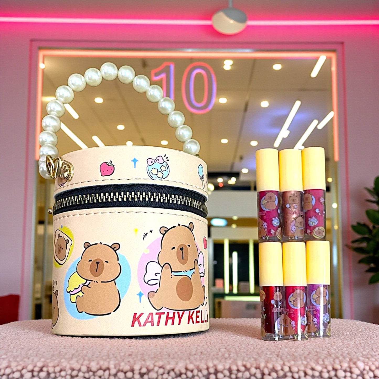 BOLSITA CAPIBARA CON 24 PZ DE LABIALES, GLOSS, SOMBRA LIQUIDA 1PZ N757