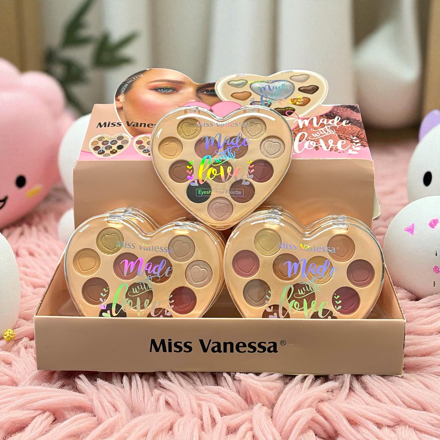 PALETA DE SOMBRAS MISS VANESA DE CORAZON 12 PCS