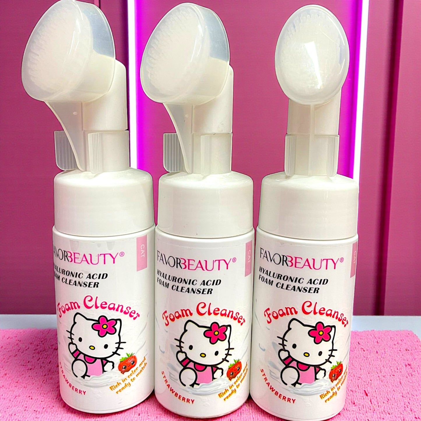 ESPUMA FACIAL LIMPIADORA CON CEPILLO SILICON HELLO KITTY 1 PZ B5554